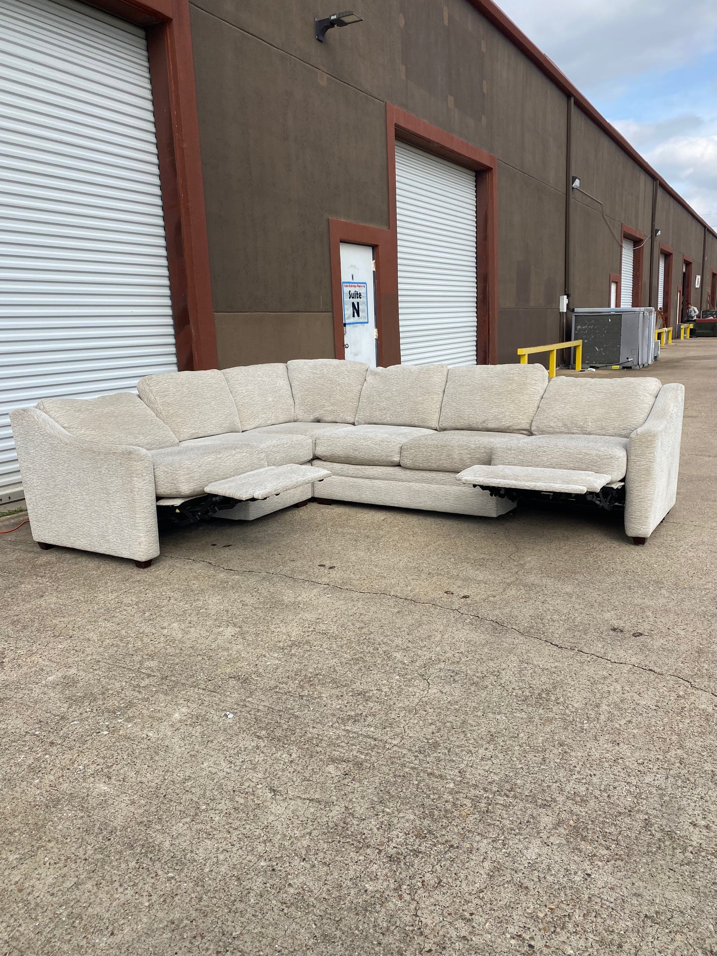 Craftmaster Oatmeal Reclining Sectional Couch